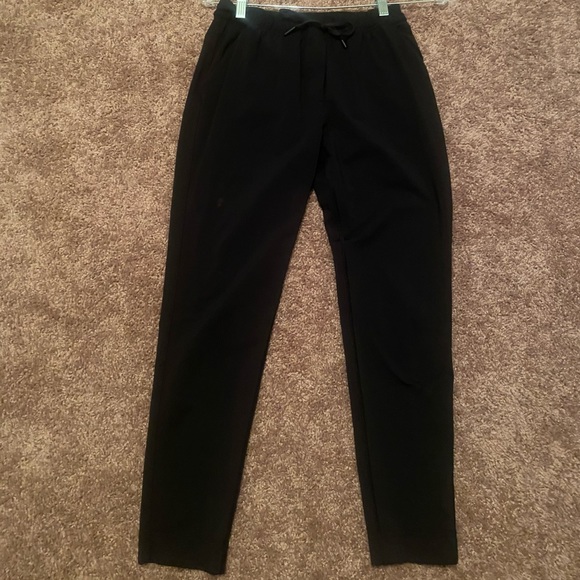 Lululemon joggers in very good pre owned condition - Picture 4 of 8